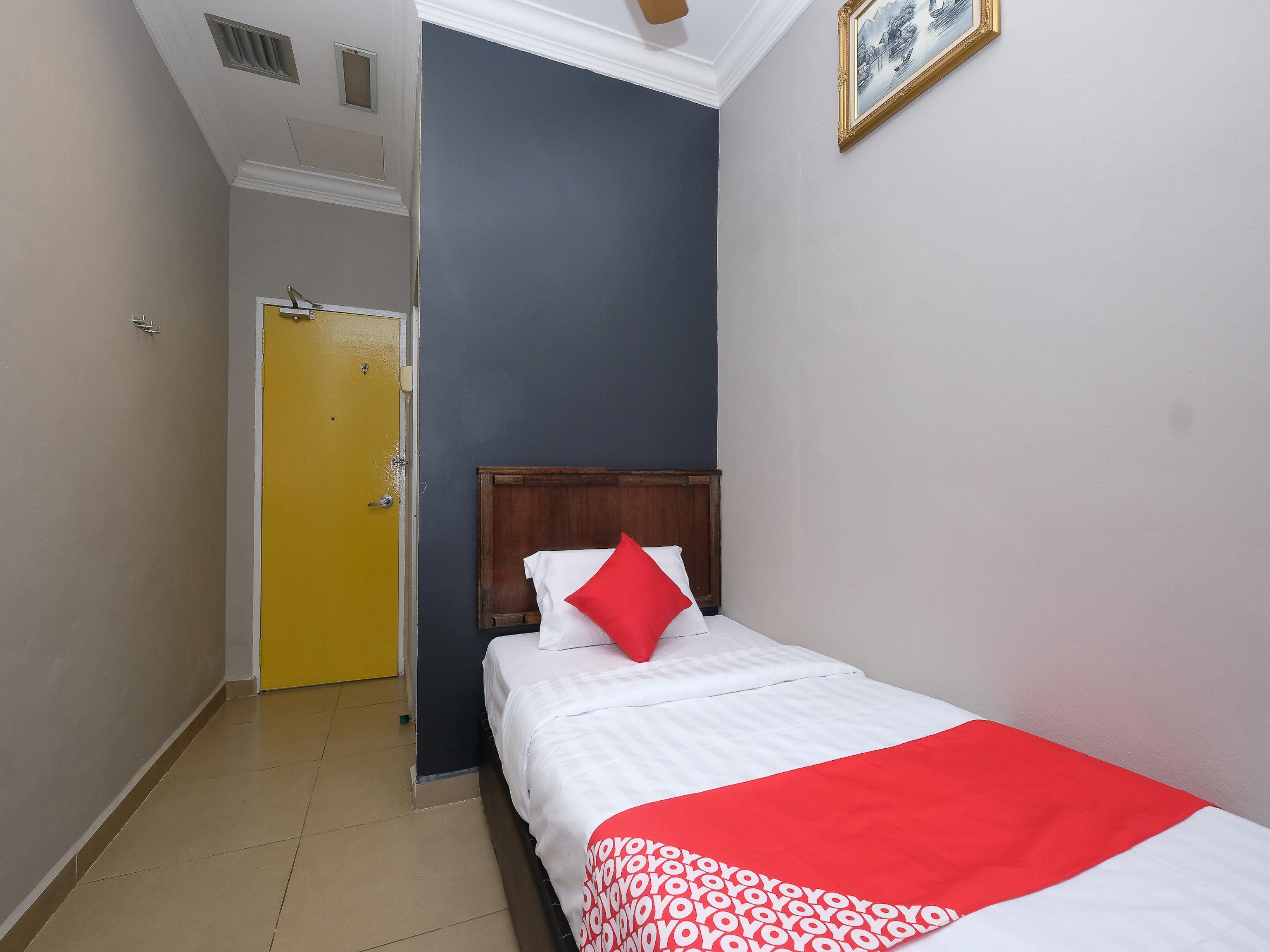 Oyo 1190 Nice Stay Hotel Рауб Екстериор снимка