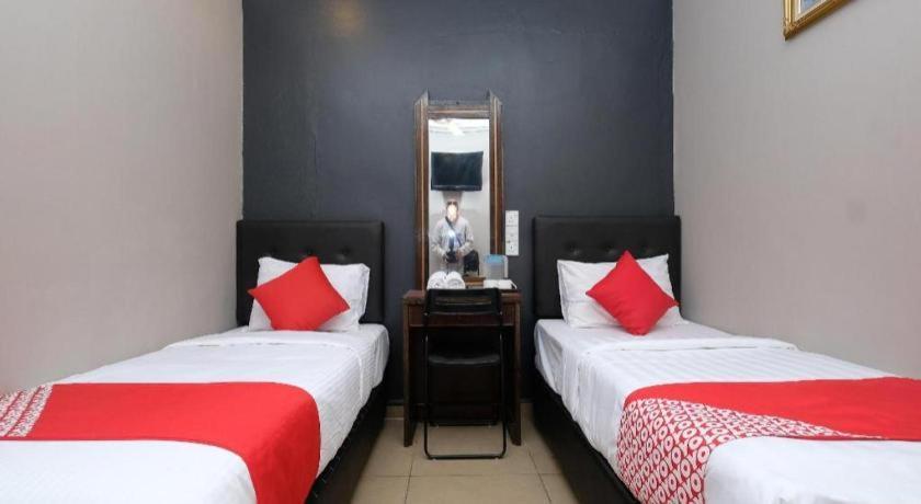 Oyo 1190 Nice Stay Hotel Рауб Екстериор снимка