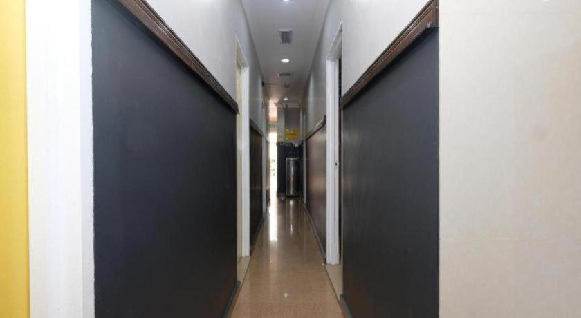 Oyo 1190 Nice Stay Hotel Рауб Екстериор снимка