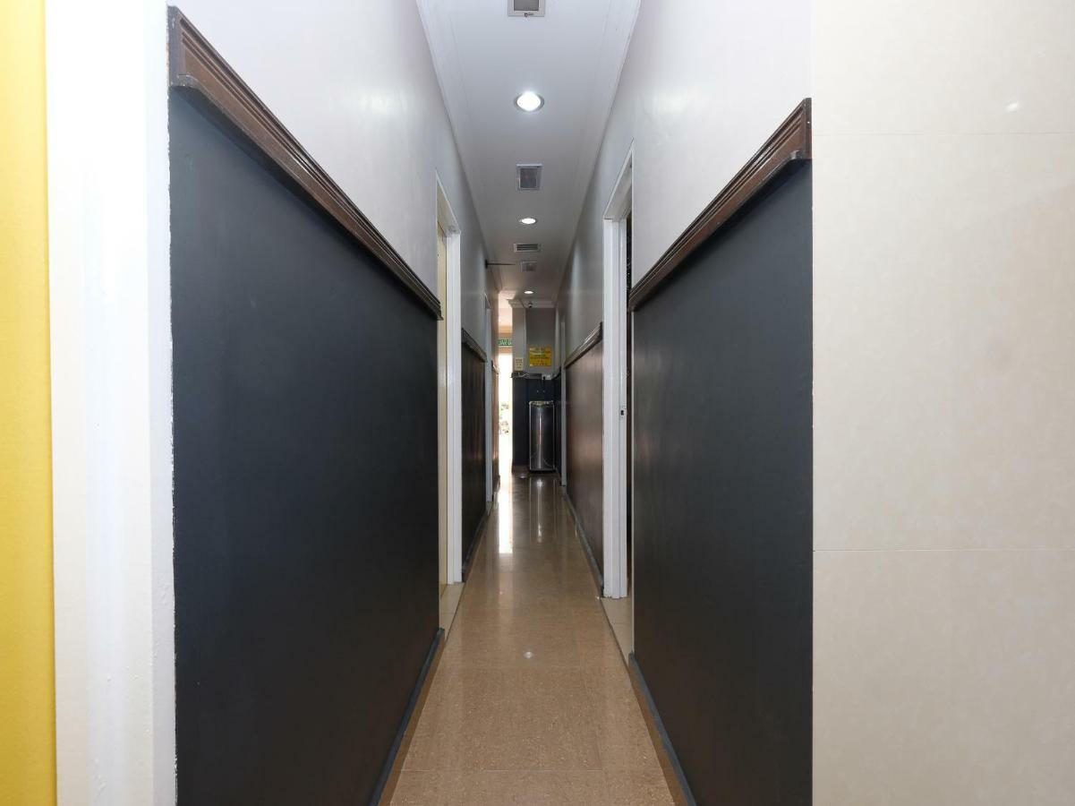 Oyo 1190 Nice Stay Hotel Рауб Екстериор снимка